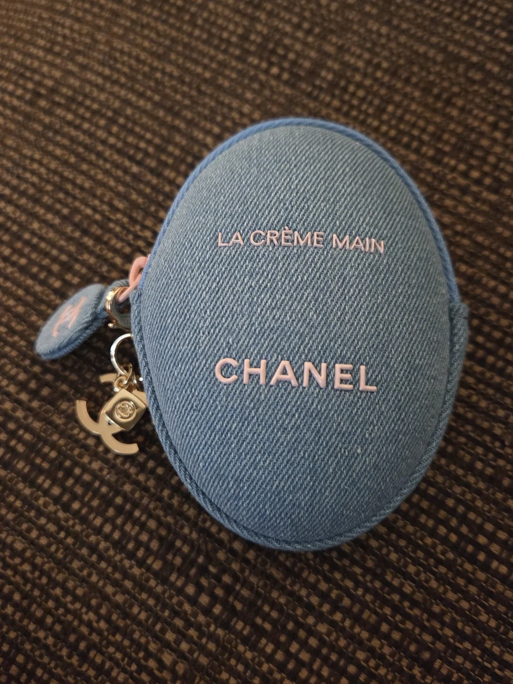 Chanel La Crème Main Hand Cream - White/Black Packaging
